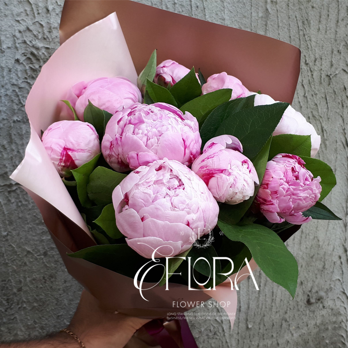 фото 1: Букет из 9 пионов