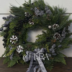 ВЕНОК ИЗ ХВОИ НА ДВЕРЬ